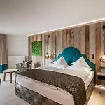 Superior Edelweiss Hotel