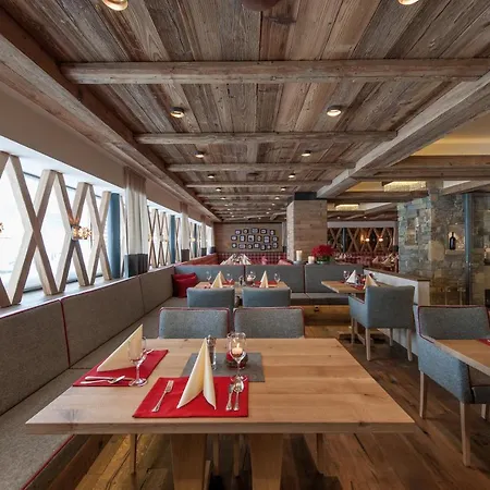 Hotel Superior Edelweiss 4*