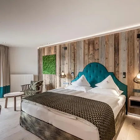 Superior Edelweiss Hotel