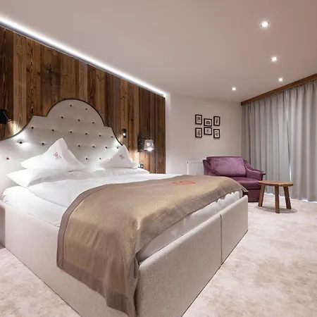 Hotel Superior Edelweiss 4*